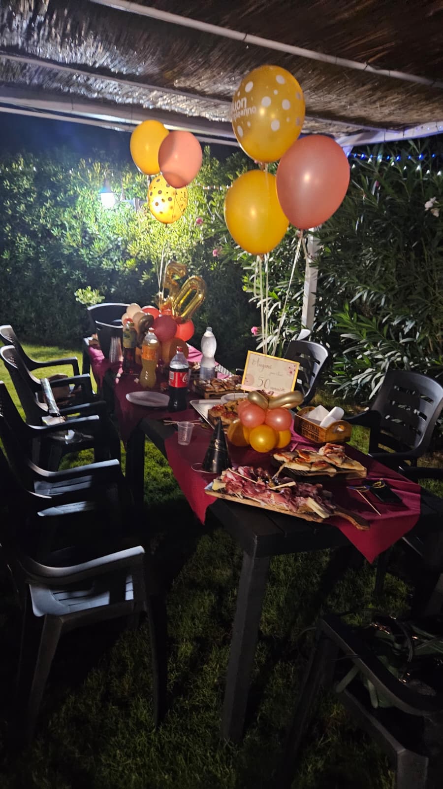 Festa di compleanno serale con palloncini